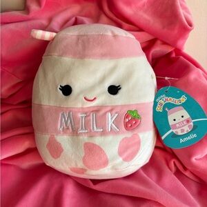 🍓🥛8" Amelie Squishmallow!!🍓🥛